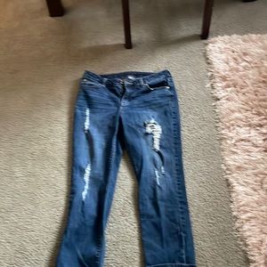 Blue Jeans size 6 capris with rips color blue